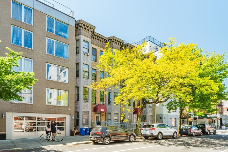 Primary Photo Of 950-952 Bergen St, Brooklyn Apartments For Sale