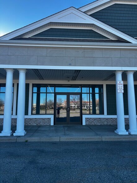 More Photos Of 727-737 Centre of New England Blvd, Coventry Storefront For Lease