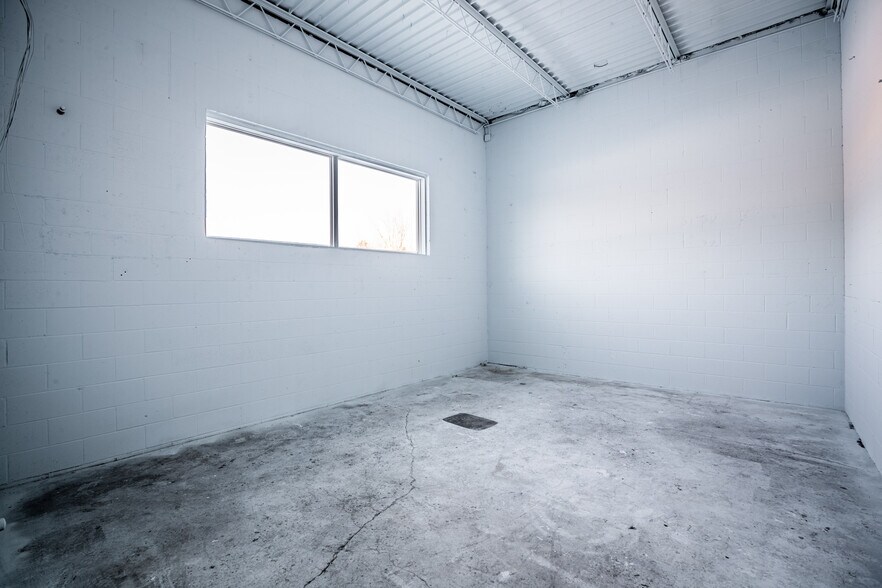 More Photos Of 445 Holton St, Sparta Warehouse For Lease