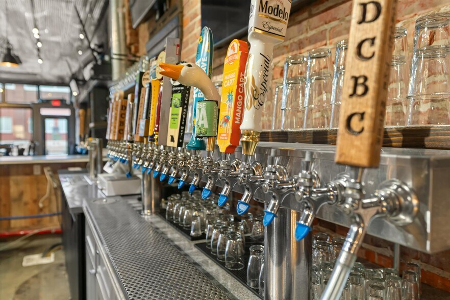 More Photos Of 451 S Thompson Ave, Excelsior Springs Bar For Sale