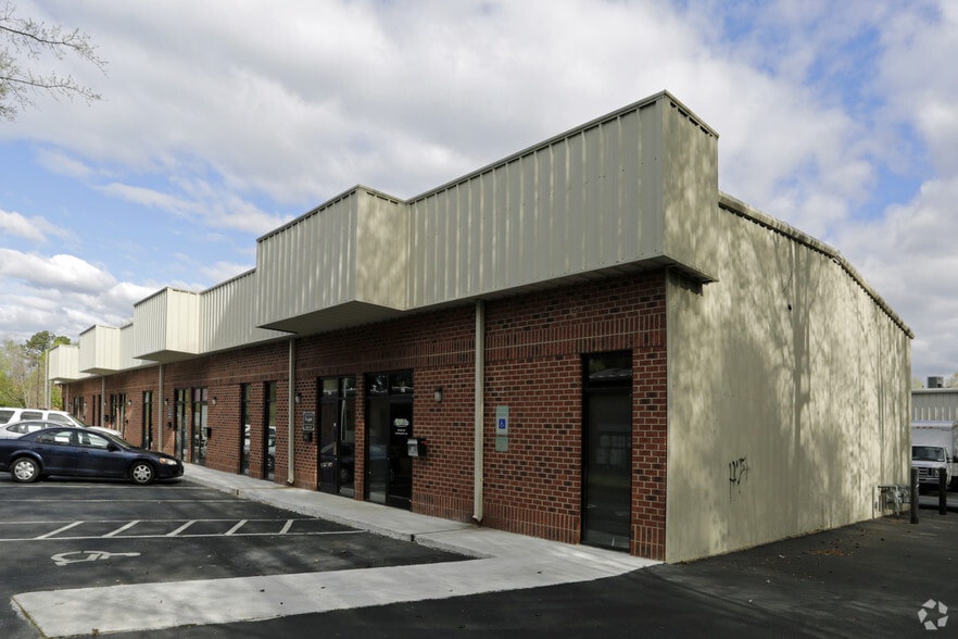More Photos Of 4904 Alpinis Dr, Raleigh Showroom For Lease