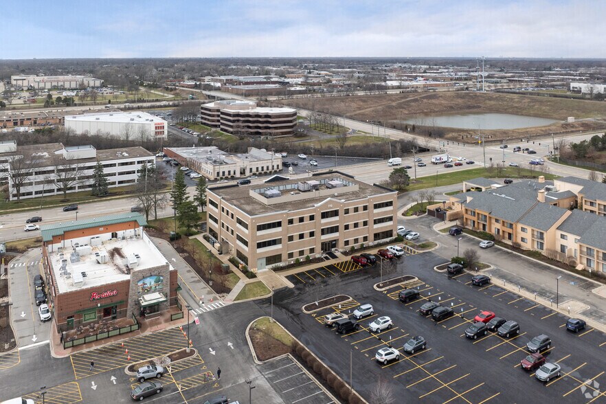More Photos Of 770 Lake Cook Rd, Deerfield Office For Lease