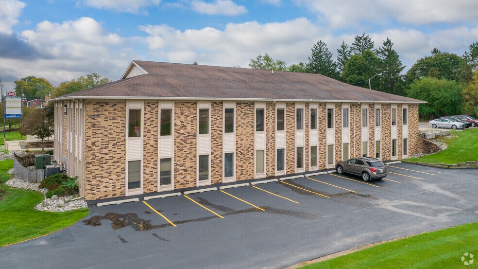 More Photos Of 3303 W Saginaw St, Lansing Office For Sale