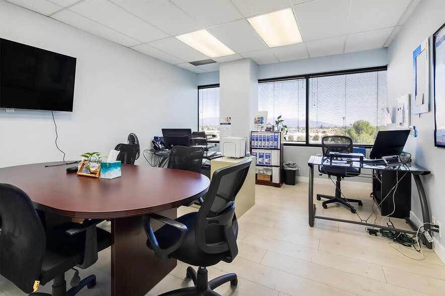 More Photos Of 5900 Sepulveda Blvd, Van Nuys Office For Sale