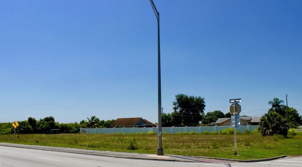 More Photos Of 774 SE Port St Lucie Blvd, Port Saint Lucie Land For Lease