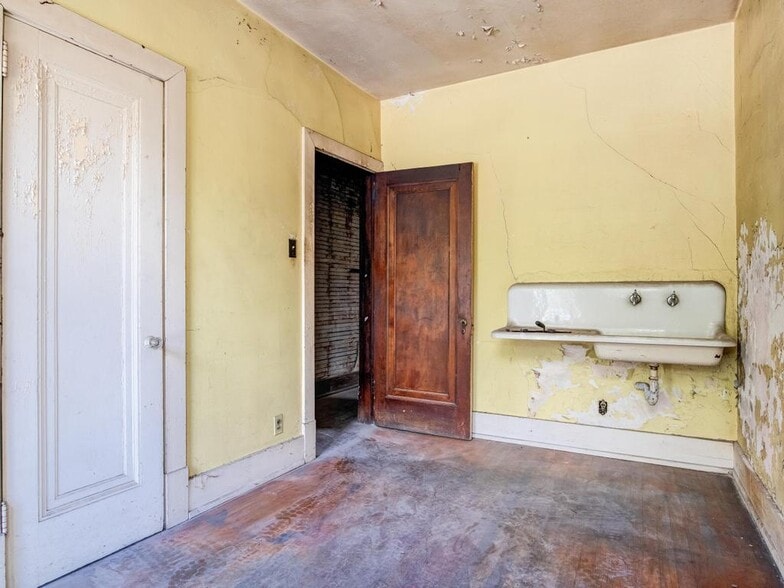 More Photos Of 800 Franklin Ave, Aliquippa Restaurant For Sale