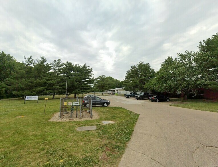 More Photos Of 4616 Enterprise Dr, Bartonville Industrial For Sale