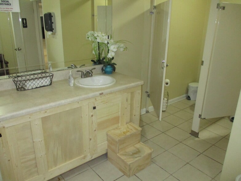 More Photos Of 1344 N 9th St, Griffin Religious Facility For Sale