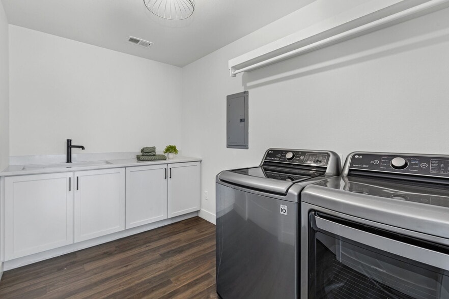 More Photos Of 310 E Prospect Rd, Fort Collins Office For Sale
