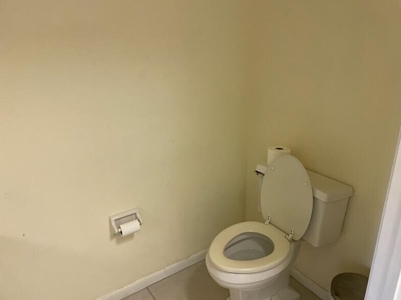 More Photos Of 343 W Central Ave, Lake Wales Office Residential For Lease