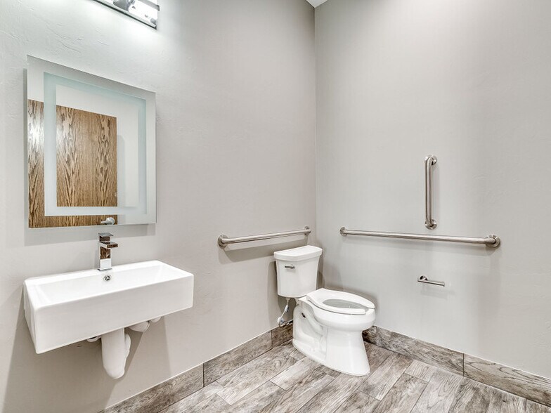 More Photos Of 15121 Traditions, Edmond Office For Lease
