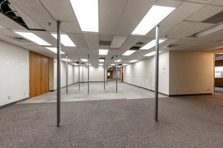 More Photos Of 6363 Rte Transcanadienne, Montréal Medical For Lease
