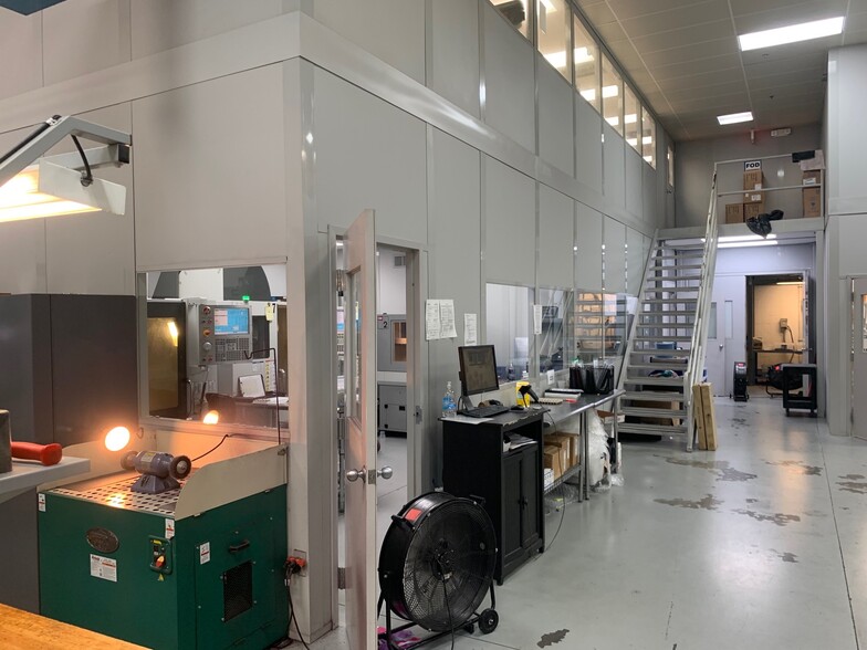 More Photos Of 301-315 Camars Dr, Warminster Research And Development For Lease