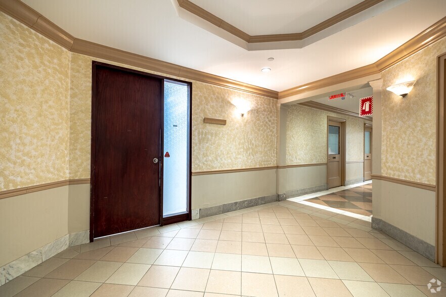 More Photos Of 1538 Rue Sherbrooke O, Montréal Medical For Lease