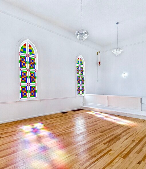 More Photos Of 407 Jacob St, Saint Jacob Specialty For Sale