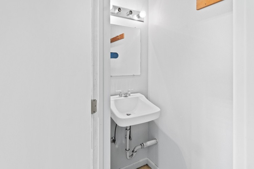 More Photos Of 2310 S Jason St, Denver Service For Sale