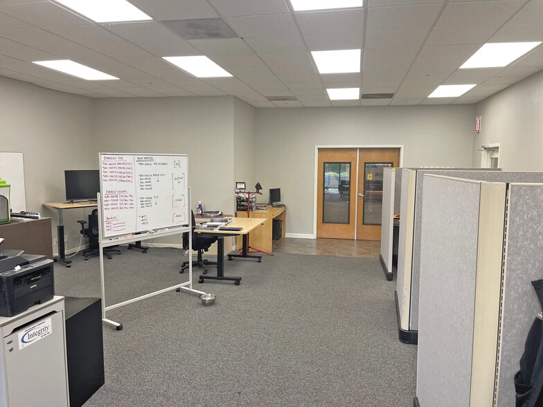 More Photos Of 525 Portal St, Cotati Distribution For Sale