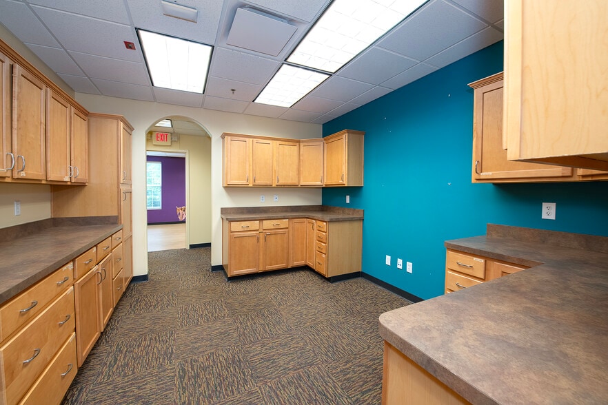 More Photos Of 387 Golfview Ln, Highland Heights Office For Lease