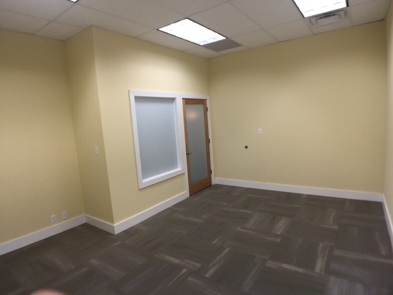 More Photos Of 677 Craig Rd, Creve Coeur Office For Lease