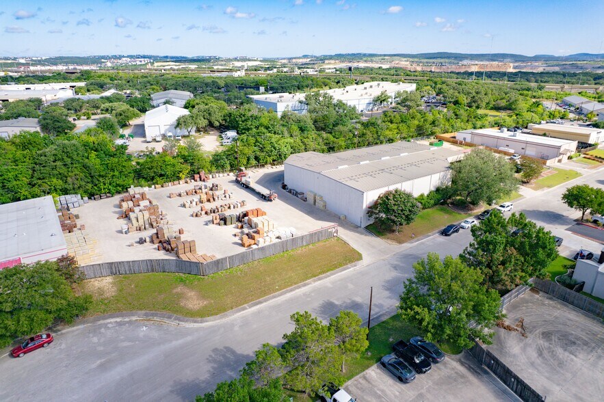 More Photos Of 16119 College Oak, San Antonio Showroom For Lease