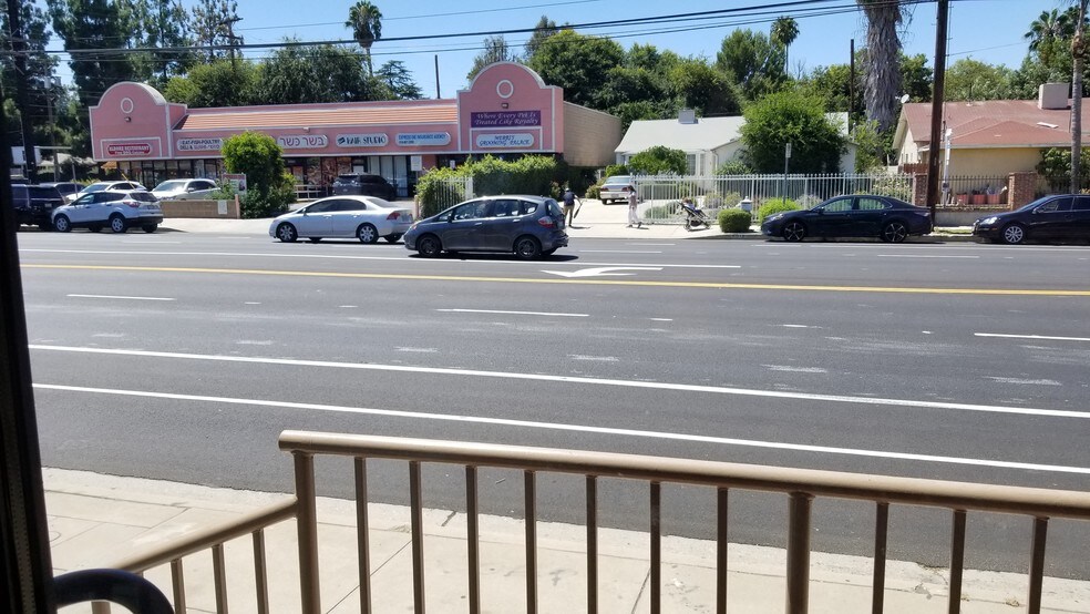 More Photos Of 6016 Fallbrook Ave, Woodland Hills Office For Lease