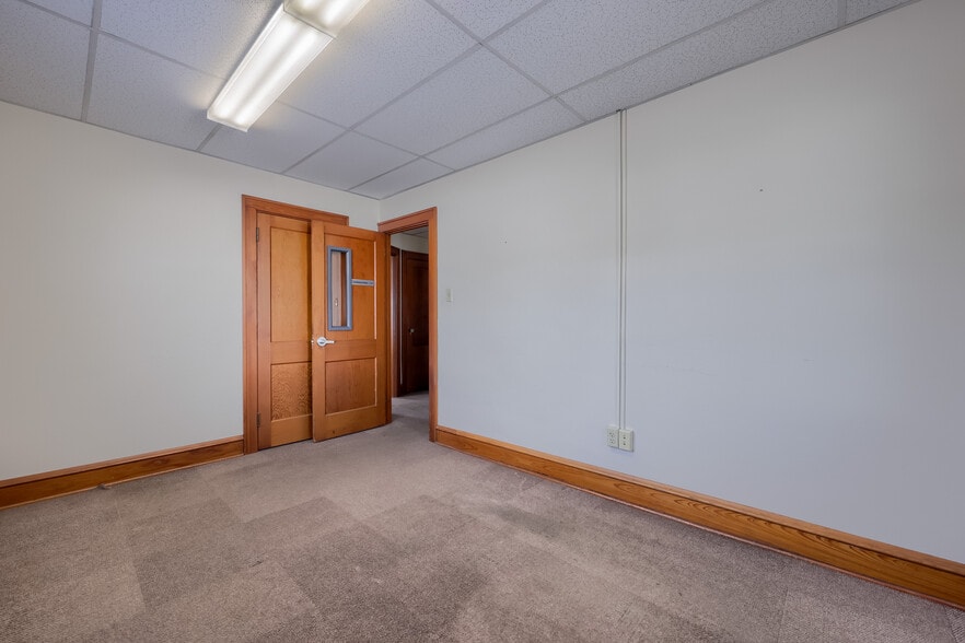 More Photos Of 135 Rothsville Station Rd, Lititz Office Residential For Lease