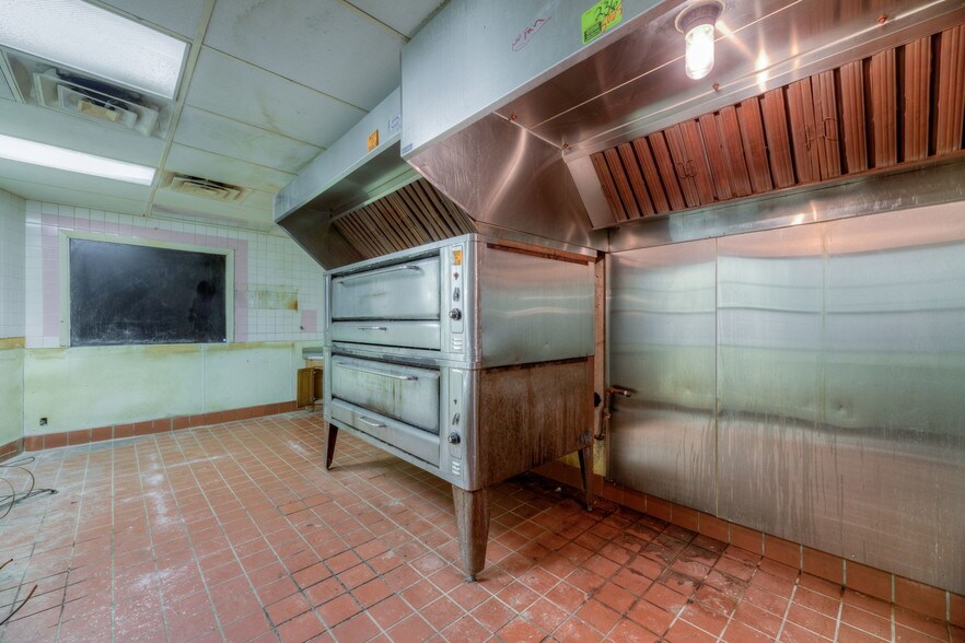 More Photos Of 421 7th St E, Saint Paul Restaurant For Sale