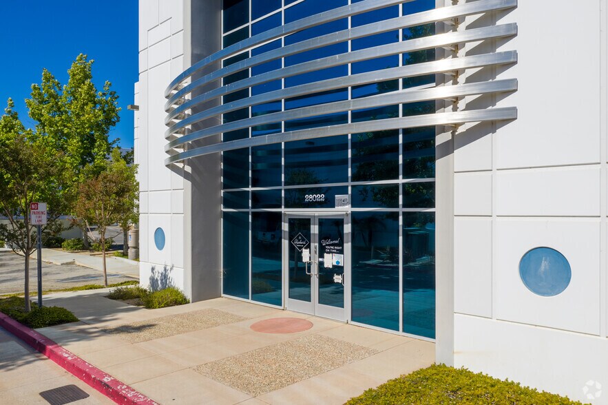 More Photos Of 28022 Industry Dr, Valencia Warehouse For Lease