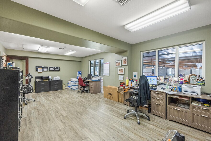 More Photos Of 28350 Roadside Dr, Agoura Hills Storefront For Sale