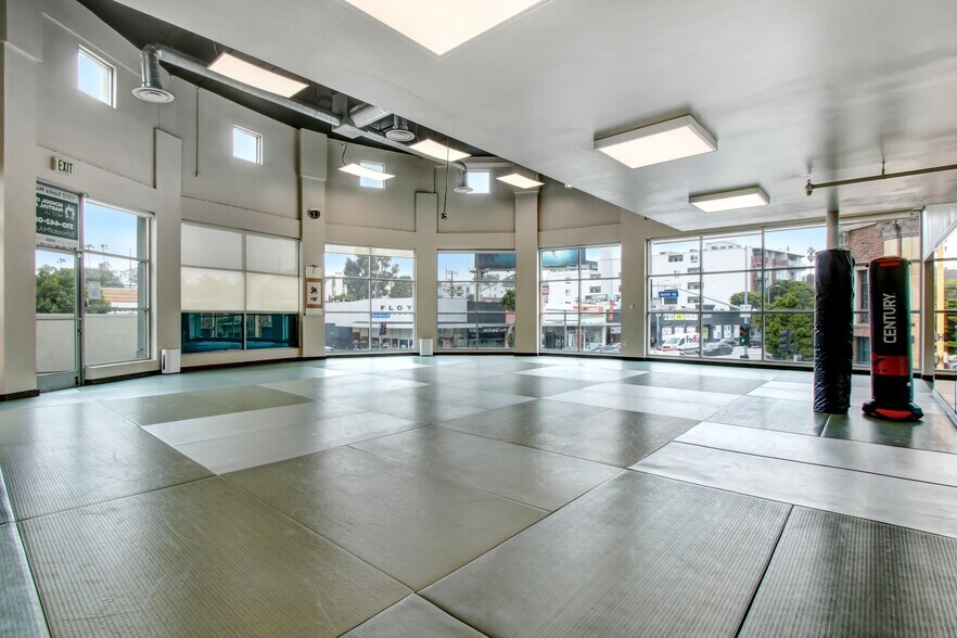 More Photos Of 11500-11518 Santa Monica Blvd, Los Angeles Office For Sale