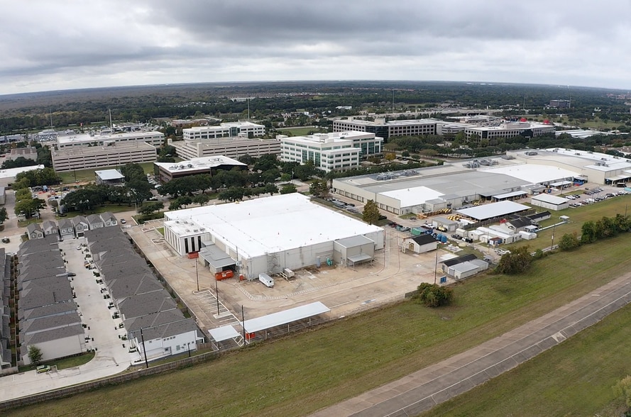 More Photos Of 17200 Park Row, Houston Warehouse For Sale