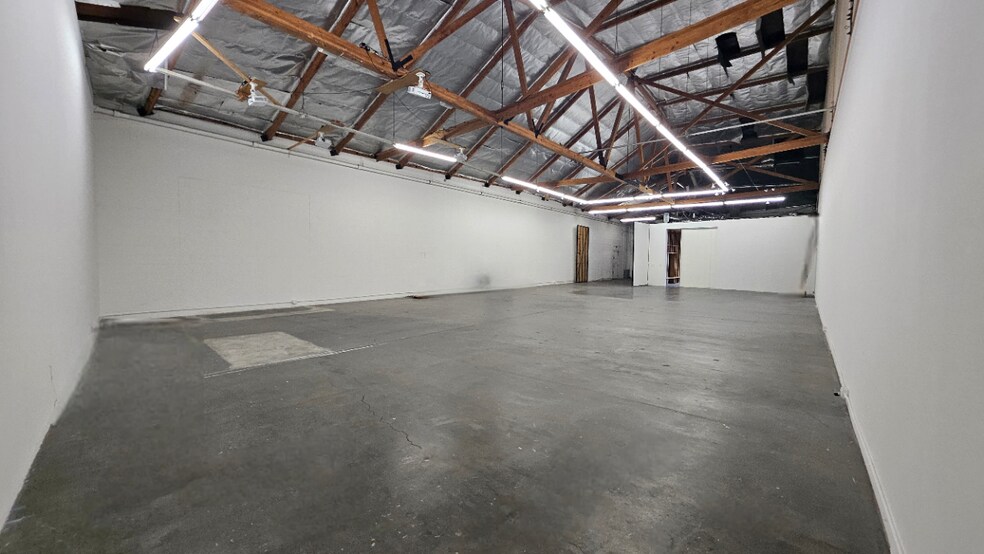 More Photos Of 1811 E 20th St, Los Angeles Warehouse For Lease