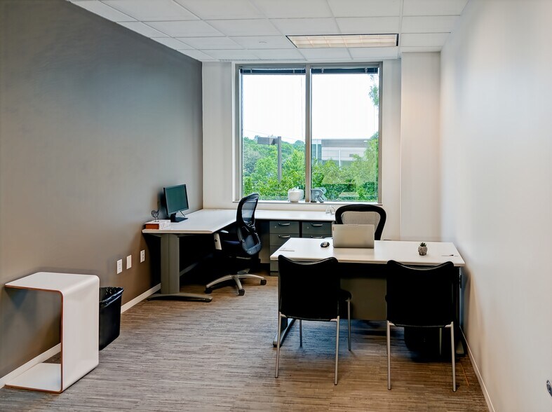 More Photos Of 40 Burton Hills Blvd, Nashville Coworking Space