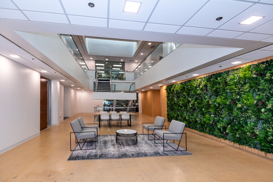 More Photos Of 104 Decker Ct, Irving Unknown For Lease