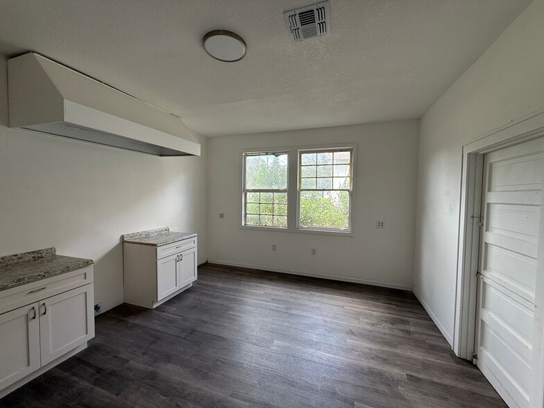 More Photos Of 18-20 E Pleasant St, Avon Park Religious Facility For Sale