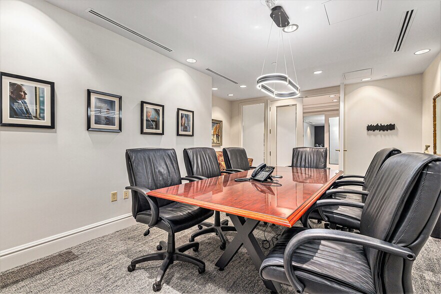 More Photos Of 2001 Park Pl, Birmingham Office For Lease