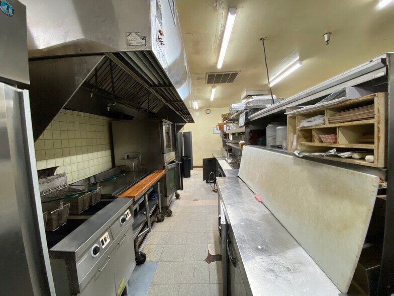 More Photos Of 2006 W Willow St, Lansing Restaurant For Sale