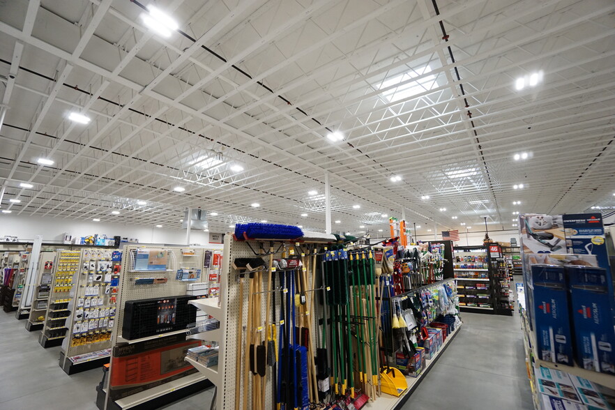 More Photos Of 104 Butterfield Rd, Yakima General Retail For Sale