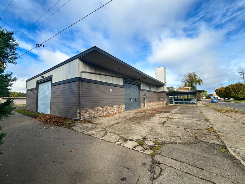 More Photos Of 1515 13th St SE, Salem Flex For Sale