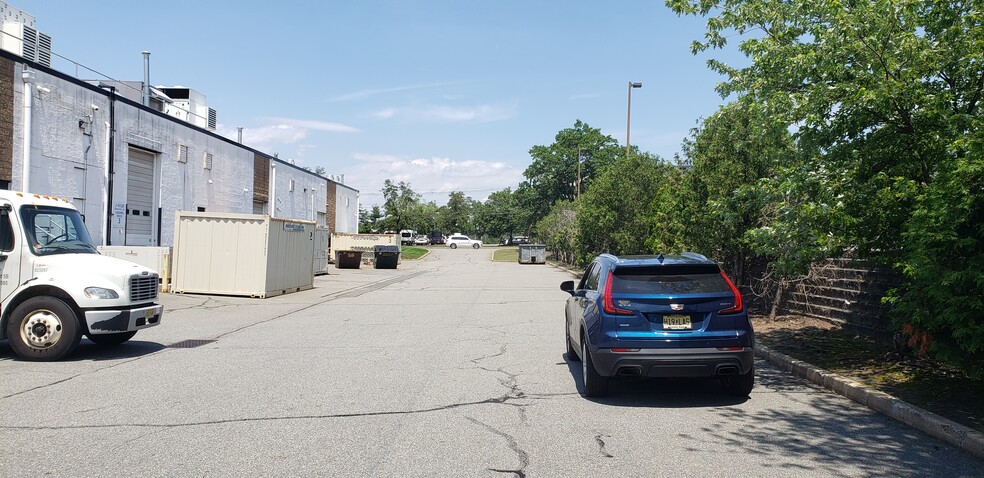 More Photos Of 3001 Hadley Rd, South Plainfield Warehouse For Lease