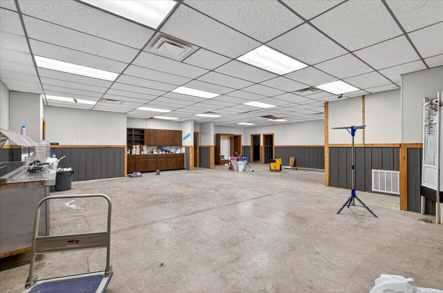 More Photos Of 121 N Maple St, Nowata Storefront For Sale