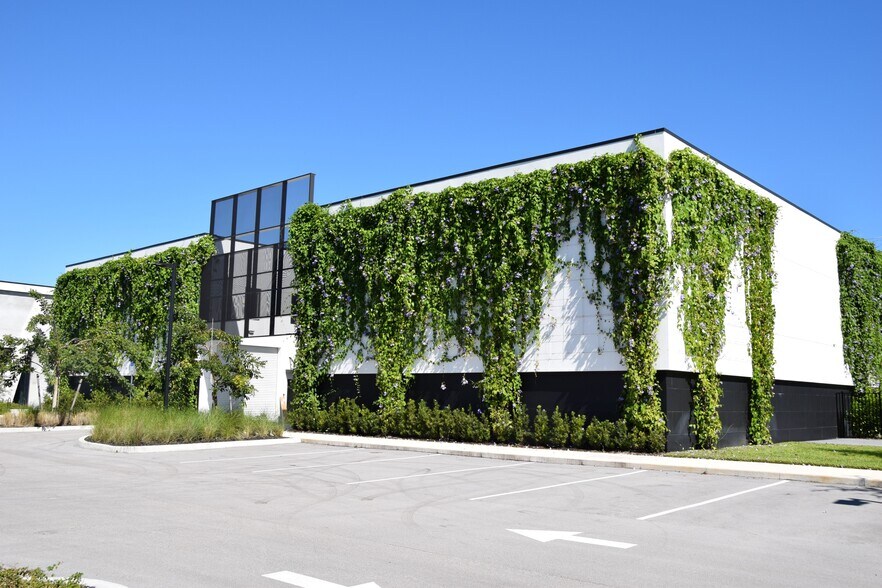 More Photos Of 11720 SE Shell Ave, Hobe Sound Warehouse For Sale