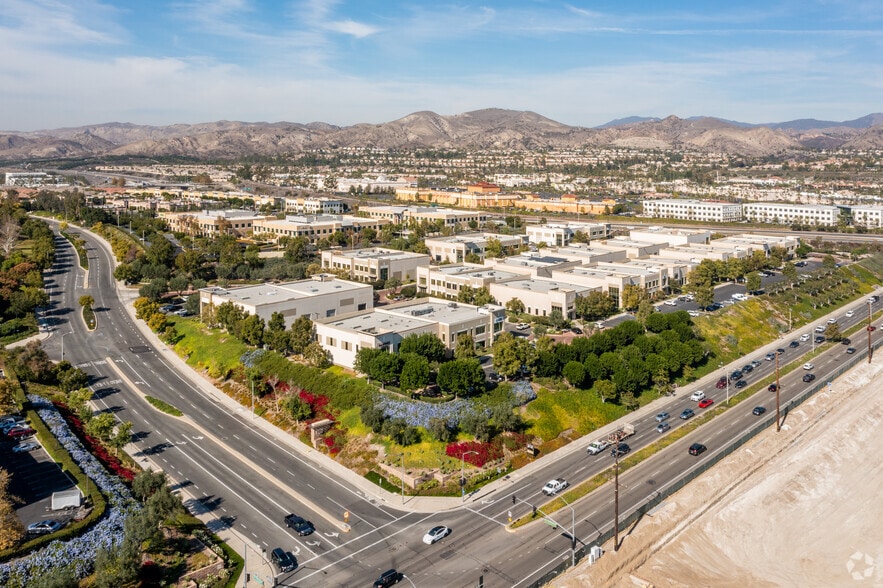 More Photos Of 2 Rancho Cir, Lake Forest Warehouse For Lease