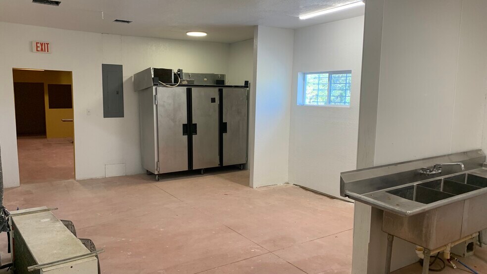 More Photos Of 1018 Union, Selma Storefront Retail Residential For Sale