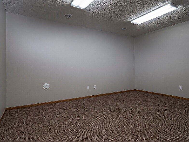 More Photos Of 7945 Stone Creek Dr, Chanhassen Medical For Lease
