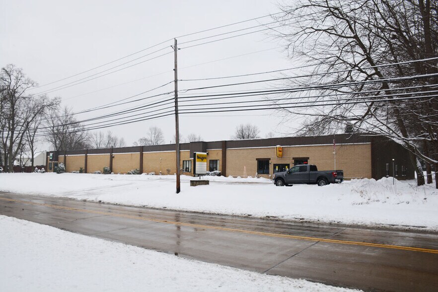 Primary Photo Of 950 Erie Rd, Eastlake Manufacturing For Sale