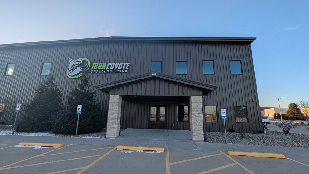 More Photos Of 4113 E Oakland Ave, Bloomington Industrial For Sale