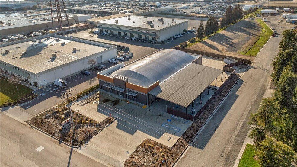 More Photos Of 10417 W Goshen Ave, Visalia Warehouse For Lease
