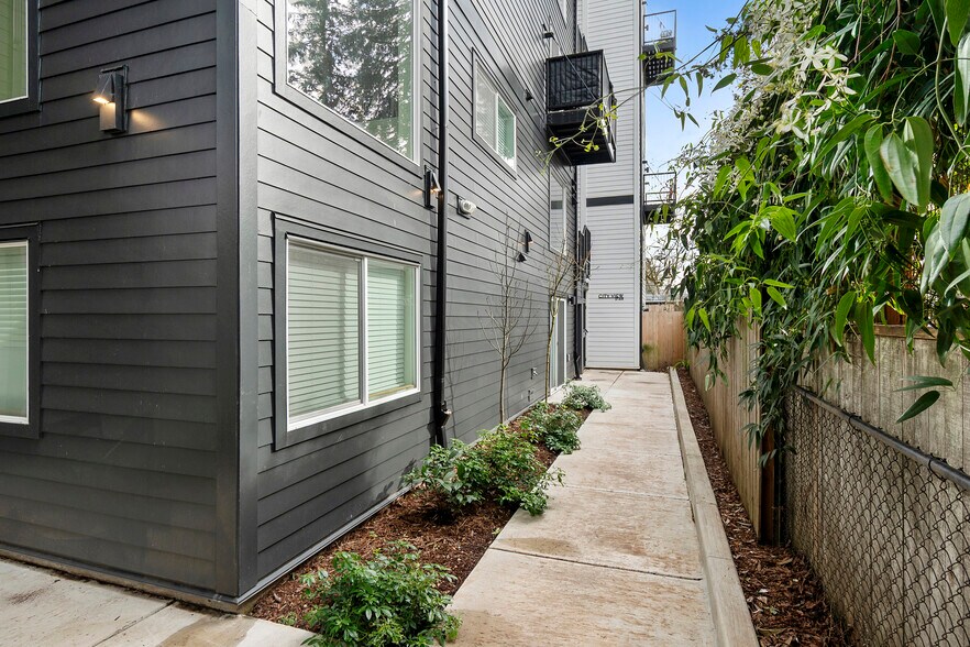 More Photos Of 1820 NE Davis St, Portland Apartments For Sale