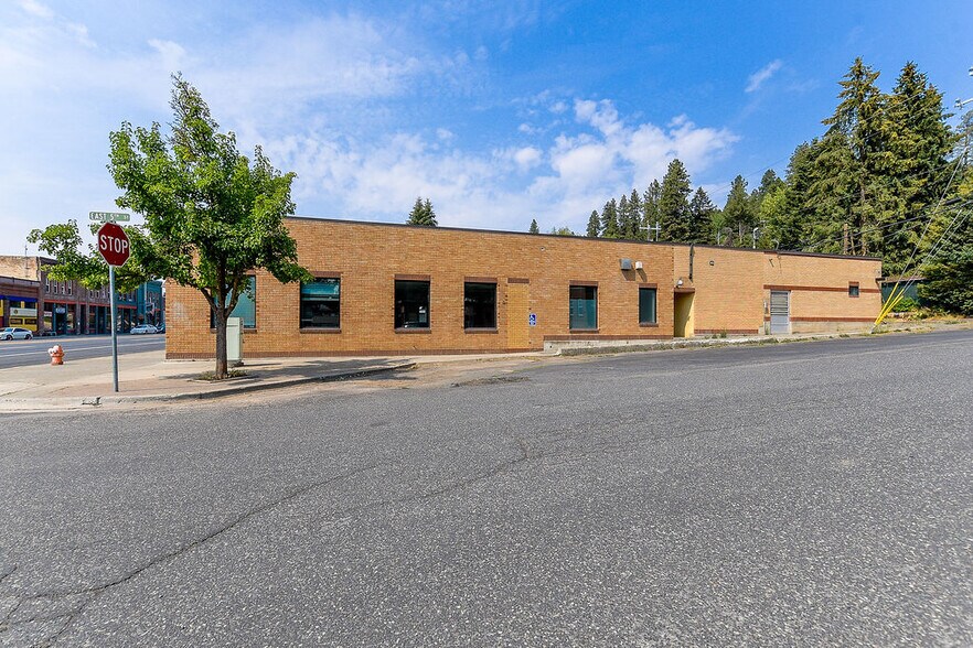 More Photos Of 424 S Main St, Troy Bank For Sale